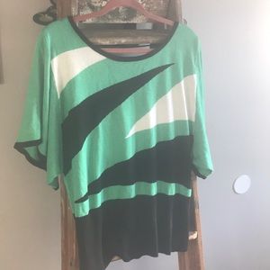 Green black and white geometric design top